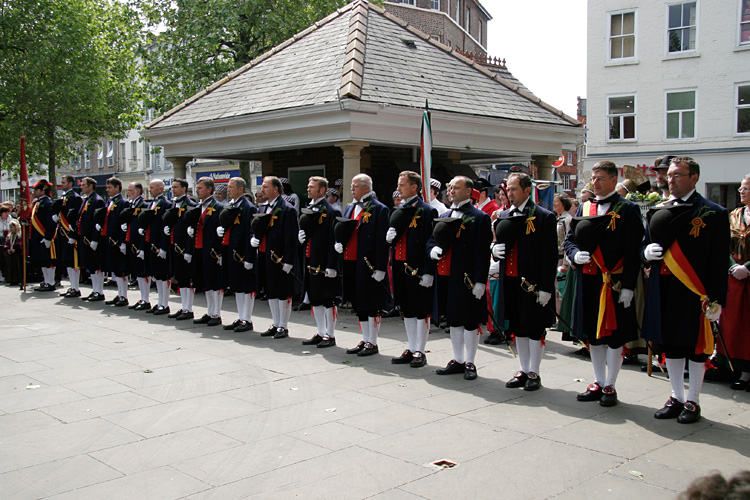 Photograph of &Uuml;berlinger Schwerttanzkompanie